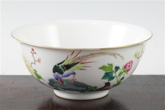 A Chinese famille rose bowl, 15.2cm